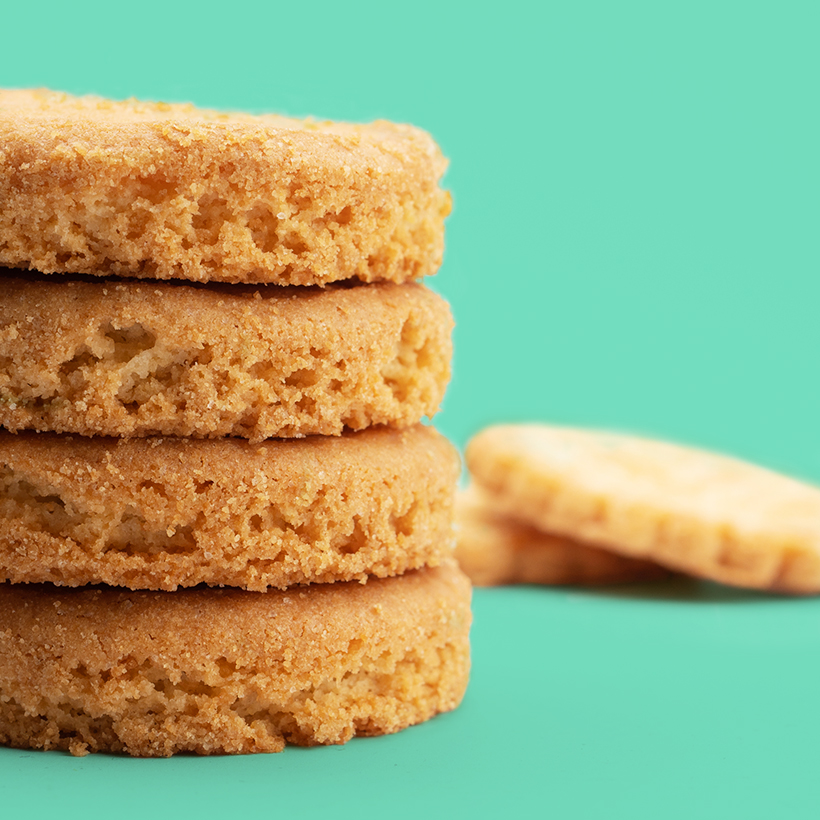 Photo culinaire galettes et palets Pleyben, sur fond turquoise