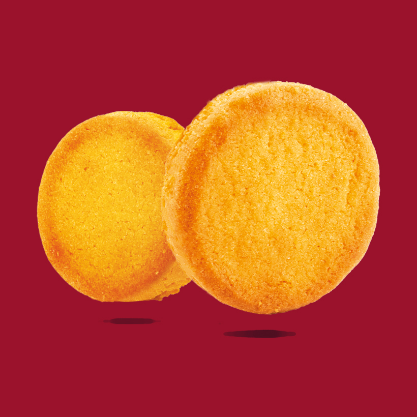 Photo culinaire deux palets Pleyben, fond rouge foncé