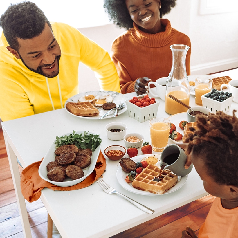 Image contexte M’amour Guy Lesueur, table de petit déjeuner avec 3 personnes